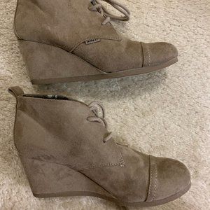 BONGO MADDIE Tan Lace-Up Ankle Boot Booties Shoes Wedge Faux Suede 6.5M 6.5 38